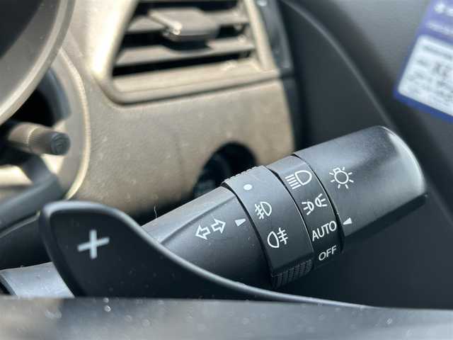 スズキ スイフト HYBRID RS 岡山県 2017(平29)年 2.8万km プレミアムシルバーメタリック 純正ナビ/（AM.FM.BT.TV.DVD.CD）/全方位カメラ/USB入力端子/シートヒーター/LEDヘッドライト/パドルシフト/オートライト/スマートキー×２/トノカバー