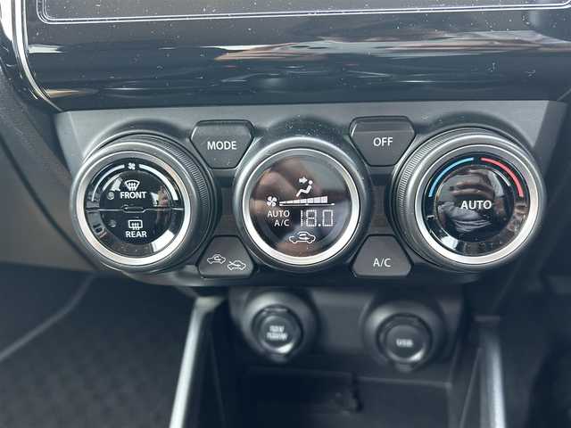 スズキ スイフト HYBRID RS 岡山県 2017(平29)年 2.8万km プレミアムシルバーメタリック 純正ナビ/（AM.FM.BT.TV.DVD.CD）/全方位カメラ/USB入力端子/シートヒーター/LEDヘッドライト/パドルシフト/オートライト/スマートキー×２/トノカバー