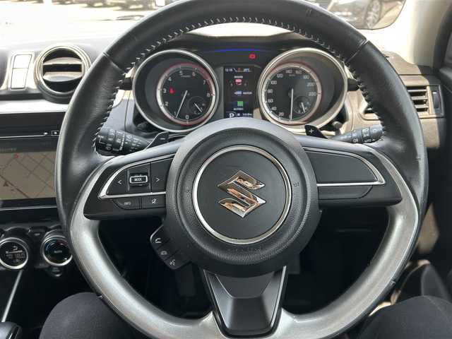 スズキ スイフト HYBRID RS 岡山県 2017(平29)年 2.8万km プレミアムシルバーメタリック 純正ナビ/（AM.FM.BT.TV.DVD.CD）/全方位カメラ/USB入力端子/シートヒーター/LEDヘッドライト/パドルシフト/オートライト/スマートキー×２/トノカバー