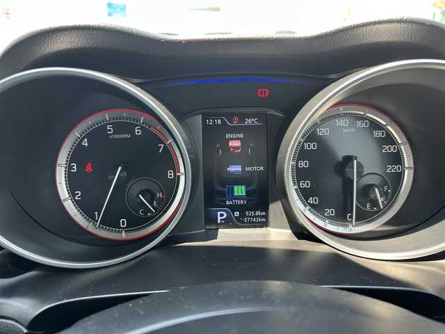 スズキ スイフト HYBRID RS 岡山県 2017(平29)年 2.8万km プレミアムシルバーメタリック 純正ナビ/（AM.FM.BT.TV.DVD.CD）/全方位カメラ/USB入力端子/シートヒーター/LEDヘッドライト/パドルシフト/オートライト/スマートキー×２/トノカバー