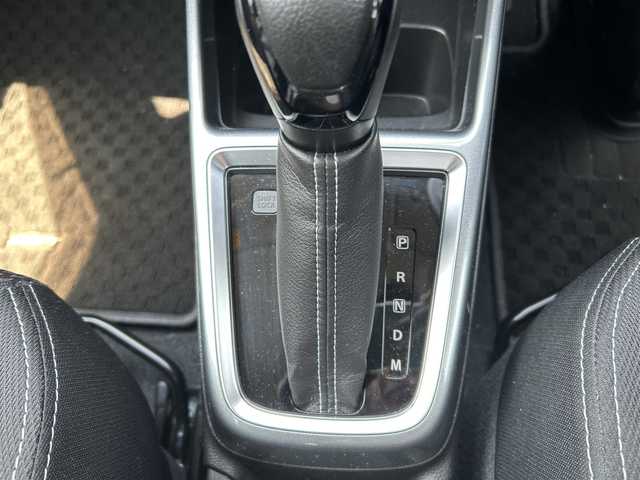 スズキ スイフト HYBRID RS 岡山県 2017(平29)年 2.8万km プレミアムシルバーメタリック 純正ナビ/（AM.FM.BT.TV.DVD.CD）/全方位カメラ/USB入力端子/シートヒーター/LEDヘッドライト/パドルシフト/オートライト/スマートキー×２/トノカバー