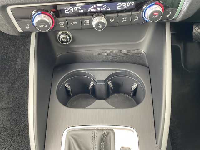 アウディ Ａ３ SB 40TFSI クワトロ スポーツ 秋田県 2019(平31)年 2.4万km 黄 4WD/純正メモリナビ/　（CD/DVD/Bluetooth/TV）/バックカメラ/アダブティブクルーズコントロール/ステアリングスイッチ/パドルシフト/革巻きハンドル/レザーシート/前席シートヒーター＆パワーシート/ビルトインETC2.0/前後ドライブレコーダー/コーナーセンサー/電動格納ミラー/ミラーヒーター/純正フロアマット/純正17インチアルミホイール/LEDヘッドライト/オートライト/スマートキー/スペアキー