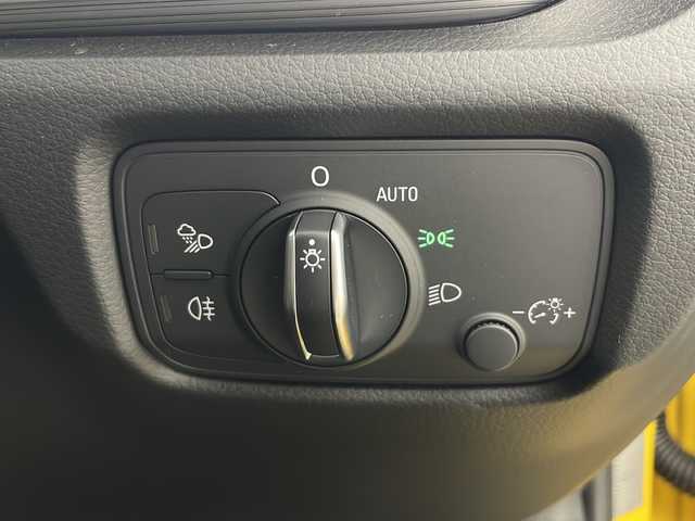 アウディ Ａ３ SB 40TFSI クワトロ スポーツ 秋田県 2019(平31)年 2.4万km 黄 4WD/純正メモリナビ/　（CD/DVD/Bluetooth/TV）/バックカメラ/アダブティブクルーズコントロール/ステアリングスイッチ/パドルシフト/革巻きハンドル/レザーシート/前席シートヒーター＆パワーシート/ビルトインETC2.0/前後ドライブレコーダー/コーナーセンサー/電動格納ミラー/ミラーヒーター/純正フロアマット/純正17インチアルミホイール/LEDヘッドライト/オートライト/スマートキー/スペアキー
