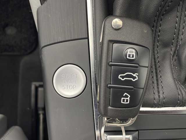 アウディ Ａ３ SB 40TFSI クワトロ スポーツ 秋田県 2019(平31)年 2.4万km 黄 4WD/純正メモリナビ/　（CD/DVD/Bluetooth/TV）/バックカメラ/アダブティブクルーズコントロール/ステアリングスイッチ/パドルシフト/革巻きハンドル/レザーシート/前席シートヒーター＆パワーシート/ビルトインETC2.0/前後ドライブレコーダー/コーナーセンサー/電動格納ミラー/ミラーヒーター/純正フロアマット/純正17インチアルミホイール/LEDヘッドライト/オートライト/スマートキー/スペアキー