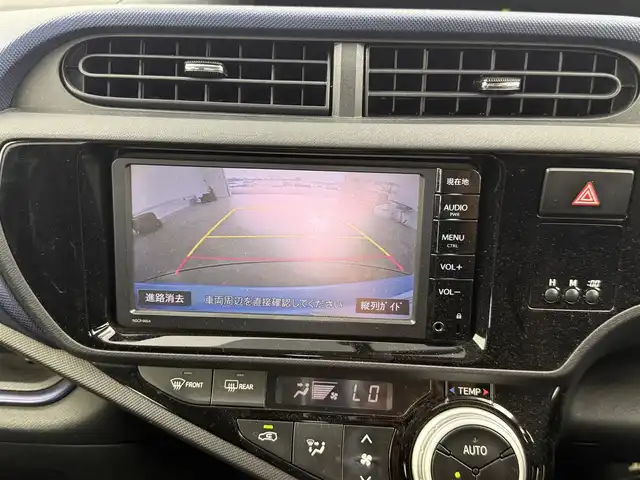 トヨタ アクア S 愛知県 2015(平27)年 12.6万km コバルトブルーメタリック ハイブリット車　/純正SDナビ　/Bluetooth　/ワンセグTV　/バックカメラ　/ステアリングリモコン　/AUTOライト　/ステアリングリモコン