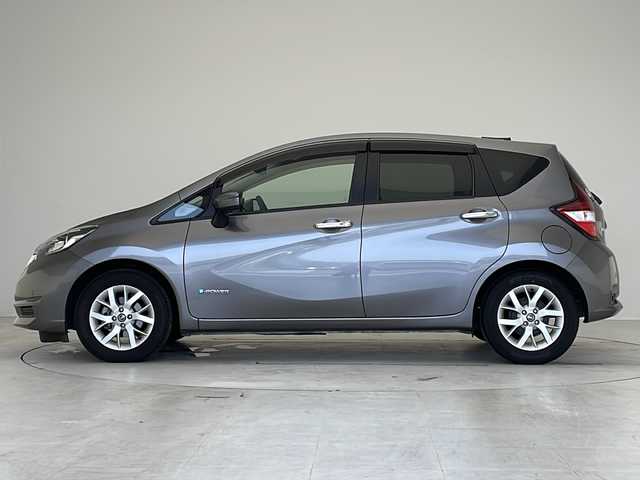 日産 ノート e－パワー X 愛知県 2018(平30)年 4.8万km ダークメタルグレー 衝突被害軽減ブレーキ/純正7インチSD（ナビ無し）/全方位カメラ/レーダークルーズコントロール/フルセグTV/CD DVD/Bluetooth/バックカメラ/コーナーセンサー/純正アルミホイール/オートライト/ドライブレコーダー/ETC/ステアリングスイッチ/スマートキー/プッシュスタート