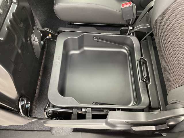 スズキ スペーシア カスタム HYBRID XS 道央・札幌 2024(令6)年 0.8万km ピュアホワイトP ・4WD/・セーフティサポート/・ヘッドアップディスプレイ/・アクティブクルーズコントロール/・両側パワースライド/・前席シートヒーター/・ステアリングヒーター/・後席サーキュレーター/・後席サンシェード/・後席マルチユースフラップ/・LEDヘッドライト/・レーンキープアシスト/・助手席アンダーボックス/・スマートキー/・プッシュスタート/・ウィンカーミラー