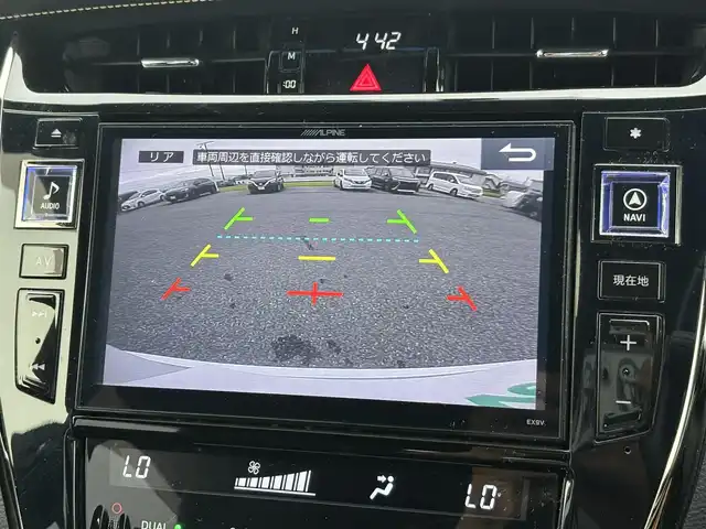 トヨタ ハリアー エレガンス 滋賀県 2016(平28)年 9.4万km ホワイトパールクリスタルシャイン ALPINE製9型メモリナビ/(フルセグTV CD DVD Bluetooth)/バックカメラ/ハーフレザーシート/パワーシート/革巻きステアリング/ステアリングリモコン/ドライブレコーダー/ビルトインETC/プッシュスタート/スマートキー/電動格納ミラー/ウインカーミラー/LEDヘッドライト/オートライト/横滑り防止機能