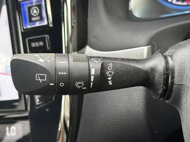 トヨタ ハリアー エレガンス 滋賀県 2016(平28)年 9.4万km ホワイトパールクリスタルシャイン ALPINE製9型メモリナビ/(フルセグTV CD DVD Bluetooth)/バックカメラ/ハーフレザーシート/パワーシート/革巻きステアリング/ステアリングリモコン/ドライブレコーダー/ビルトインETC/プッシュスタート/スマートキー/電動格納ミラー/ウインカーミラー/LEDヘッドライト/オートライト/横滑り防止機能