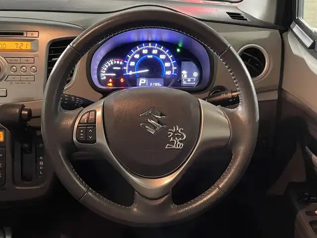 スズキ ワゴンＲ FZ 青森県 2015(平27)年 3.2万km ブルーイッシュブラックパール3 4WD/寒冷地仕様/純正ミュージックサーバー/AM/FM/CD/AUX/純正14AW/純正フロアマット/ベンチシート/シートヒーター前席/アイドリングストップ/横滑り防止機能/衝突軽減システム/盗難防止装置/セキュリティアラーム/UVカットガラス/プライバシーガラス/ドアバイザー/電格ミラー/保証書/取扱説明書