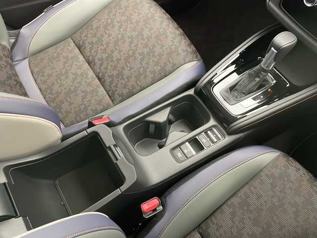 ホンダ ヴェゼル ハイブリッド e:HEV X HuNTパッケージ 長野県 2024(令6)年 0.1千km プラチナホワイトパール 4WD/寒冷地仕様/ホンダセンシング/・衝突軽減ブレーキ/・レーンキープアシスト/・車線逸脱防止/・レーダークルーズコントロール/・前後コーナーセンサー/・踏み間違い防止/前席シートヒーター/USB/LEDヘッドライト/電子パーキング/革巻きステアリング/ハーフレザーシート/MTモードAT/スマートキー/スペアキー