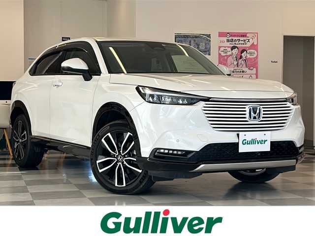 ホンダ ヴェゼル ハイブリッド e:HEV Z 岐阜県 2021(令3)年 3.2万km プラチナホワイトパール 9インチホンダコネクトディスプレイ/(FM/AM/フルセグTV/Bluetooth)/バックカメラ/ETC2.0/Ｈｏｎｄａ　ＳＥＮＳＩＮＧ/・アダプティブクルーズコントロール/・ブラインドスポットモニター/・レーンキープアシスト	/・誤発進抑制機能/・標識検知機能	/レザー調シートカバー/装備/・運転席・助手席シートヒーター/・電動リアゲート/・電動格納ミラー/・電動パーキング/・ブレーキホールド/・自動防眩ルームミラー	/・革巻きステアリング/・ステアリングスイッチ/・パドルシフト/・オートライト/・LEDヘッドライト/・フロントフォグ/・フルオートエアコン/・プッシュスタート/・スマートキー