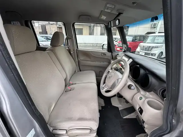 ホンダ Ｎ ＢＯＸ G Lパッケージ 岡山県 2014(平26)年 16.2万km カトラリーシルバーM 登録時走行距離161856/純正メモリナビ(VXM-155C)/AM/FM/Bluetooth/SD/CD/バックカメラ/アイドリングストップ/片側パワースライドドア/純正14インチAW/純正フロアマット/横滑り防止装置/ヘッドライトレベライザー/スマートキー/チップアップシート/プッシュスタート/ETC