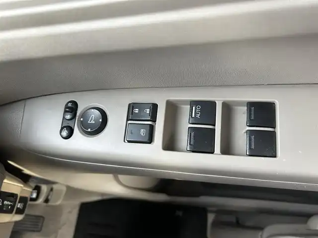 ホンダ Ｎ ＢＯＸ G Lパッケージ 岡山県 2014(平26)年 16.2万km カトラリーシルバーM 登録時走行距離161856/純正メモリナビ(VXM-155C)/AM/FM/Bluetooth/SD/CD/バックカメラ/アイドリングストップ/片側パワースライドドア/純正14インチAW/純正フロアマット/横滑り防止装置/ヘッドライトレベライザー/スマートキー/チップアップシート/プッシュスタート/ETC