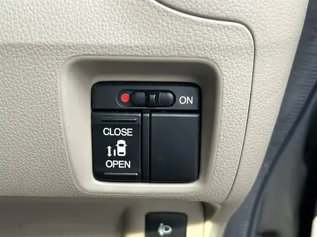 ホンダ Ｎ ＢＯＸ G Lパッケージ 岡山県 2014(平26)年 16.2万km カトラリーシルバーM 登録時走行距離161856/純正メモリナビ(VXM-155C)/AM/FM/Bluetooth/SD/CD/バックカメラ/アイドリングストップ/片側パワースライドドア/純正14インチAW/純正フロアマット/横滑り防止装置/ヘッドライトレベライザー/スマートキー/チップアップシート/プッシュスタート/ETC