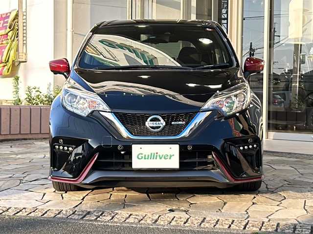 日産 ノート e－パワー ニスモ 静岡県 2017(平29)年 7万km スーパーブラック 【安全装備】/エマージェンシーブレーキ/横滑り防止機能/レーダークルーズコントロール/レーンキープアシスト/先行車発進お知らせ/オートライト/【主要装備】/ニスモ専用エアロ＆１６インチアルミホイール　/純正ナビ　/アラウンドビューモニター　/ステアリングスイッチ　/デジタルインナーミラー　/プッシュスタート/スマートキー/スペアキー有り/LEDヘッドライト/ドライブレコーダー/ETC