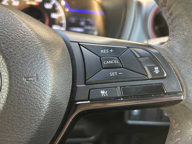 日産 ノート e－パワー ニスモ 静岡県 2017(平29)年 7万km スーパーブラック 【安全装備】/エマージェンシーブレーキ/横滑り防止機能/レーダークルーズコントロール/レーンキープアシスト/先行車発進お知らせ/オートライト/【主要装備】/ニスモ専用エアロ＆１６インチアルミホイール　/純正ナビ　/アラウンドビューモニター　/ステアリングスイッチ　/デジタルインナーミラー　/プッシュスタート/スマートキー/スペアキー有り/LEDヘッドライト/ドライブレコーダー/ETC