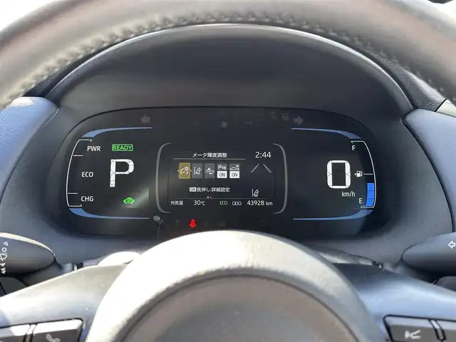 トヨタ アクア Z 宮城県 2022(令4)年 4.4万km プラチナホワイトパールマイカ 合成皮革パッケージ/・ハーフレザーシート/・運転席パワーシート/・前席シートヒーター/・ステアリングヒーター/16インチアルミホイール/＝＝＝/セーフティセンス/・プリクラッシュセーフティ/・レーントレーシングアシスト/・レーダークルーズコントロール/・オートマチックハイビーム/・ロードサインアシスト/先行車発進告知機能/パーキングサポートブレーキ（前後方静止物）/10.5インチディスプレイオーディオ/・Bluetooth/・AppleCarPlay/AndroidAuto/・フルセグTV/バックカメラ/ビルトインETC/ドライブレコーダー/AC100V/1500W/革巻きステアリング/ステアリングスイッチ/LEDヘッドランプ/フォグランプ/オートライト/スマートキー＆プッシュスタート/電動格納ミラー/純正フロアマット/W/サイド/カーテンエアバッグ