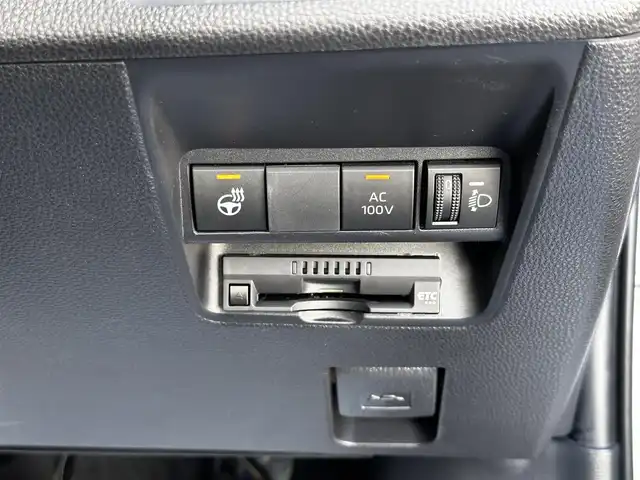 トヨタ アクア Z 宮城県 2022(令4)年 4.4万km プラチナホワイトパールマイカ 合成皮革パッケージ/・ハーフレザーシート/・運転席パワーシート/・前席シートヒーター/・ステアリングヒーター/16インチアルミホイール/＝＝＝/セーフティセンス/・プリクラッシュセーフティ/・レーントレーシングアシスト/・レーダークルーズコントロール/・オートマチックハイビーム/・ロードサインアシスト/先行車発進告知機能/パーキングサポートブレーキ（前後方静止物）/10.5インチディスプレイオーディオ/・Bluetooth/・AppleCarPlay/AndroidAuto/・フルセグTV/バックカメラ/ビルトインETC/ドライブレコーダー/AC100V/1500W/革巻きステアリング/ステアリングスイッチ/LEDヘッドランプ/フォグランプ/オートライト/スマートキー＆プッシュスタート/電動格納ミラー/純正フロアマット/W/サイド/カーテンエアバッグ