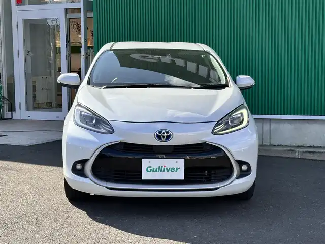 トヨタ アクア Z 宮城県 2022(令4)年 4.4万km プラチナホワイトパールマイカ 合成皮革パッケージ/・ハーフレザーシート/・運転席パワーシート/・前席シートヒーター/・ステアリングヒーター/16インチアルミホイール/＝＝＝/セーフティセンス/・プリクラッシュセーフティ/・レーントレーシングアシスト/・レーダークルーズコントロール/・オートマチックハイビーム/・ロードサインアシスト/先行車発進告知機能/パーキングサポートブレーキ（前後方静止物）/10.5インチディスプレイオーディオ/・Bluetooth/・AppleCarPlay/AndroidAuto/・フルセグTV/バックカメラ/ビルトインETC/ドライブレコーダー/AC100V/1500W/革巻きステアリング/ステアリングスイッチ/LEDヘッドランプ/フォグランプ/オートライト/スマートキー＆プッシュスタート/電動格納ミラー/純正フロアマット/W/サイド/カーテンエアバッグ