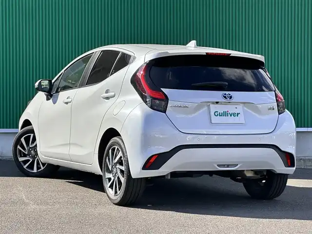 トヨタ アクア Z 宮城県 2022(令4)年 4.4万km プラチナホワイトパールマイカ 合成皮革パッケージ/・ハーフレザーシート/・運転席パワーシート/・前席シートヒーター/・ステアリングヒーター/16インチアルミホイール/＝＝＝/セーフティセンス/・プリクラッシュセーフティ/・レーントレーシングアシスト/・レーダークルーズコントロール/・オートマチックハイビーム/・ロードサインアシスト/先行車発進告知機能/パーキングサポートブレーキ（前後方静止物）/10.5インチディスプレイオーディオ/・Bluetooth/・AppleCarPlay/AndroidAuto/・フルセグTV/バックカメラ/ビルトインETC/ドライブレコーダー/AC100V/1500W/革巻きステアリング/ステアリングスイッチ/LEDヘッドランプ/フォグランプ/オートライト/スマートキー＆プッシュスタート/電動格納ミラー/純正フロアマット/W/サイド/カーテンエアバッグ