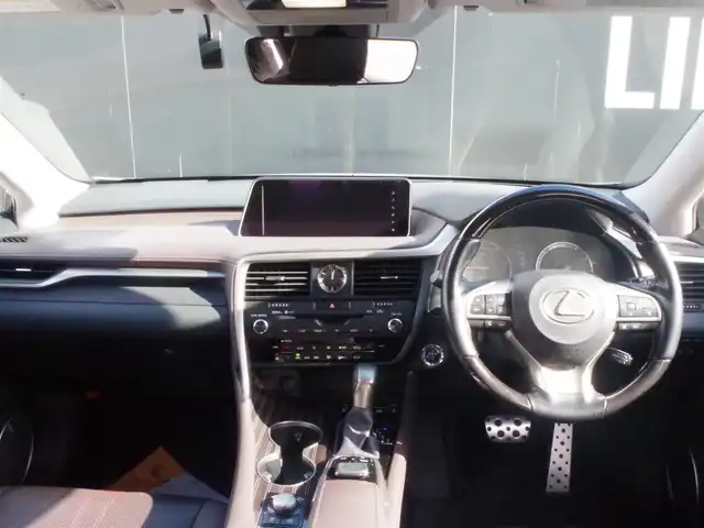 レクサス ＲＸ 450h バージョンL 岩手県 2016(平28)年 4.3万km プラチナムシルバーメタリック 4WD/純正メモリナビ/ (DVD/フルセグTV/Bluetooth/USB/SD)/パノラミックビューモニター/ビルトインETC2.0/前方ドライブレコーダー/レザーシート/前席パワーシート/全席シートヒーター/前席エアシート/パワーバックドア/ステアリングヒーター/LEXUS Safety System+/・レーダークルーズコントロール （全車速追従機能付）/・歩行者検知機能付衝突回避支援型プリクラッシュセーフティ（PCS）/・レーンディパーチャーアラート（LDA）/・レーントレーシングアシスト/・オートマチックハイビーム（AHB）/・アダプティブハイビームシステム（AHS）/・先行車発進告知/ブラインドスポットモニター/ヘッドアップディスプレイ/横滑り防止機能/100V電源/スマートキー/純正20インチアルミホイール/純正LEDヘッドライト/カーテンエアバック/スペアキー１本/保証書/取扱説明書