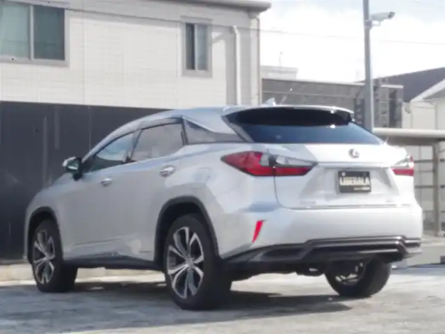 レクサス ＲＸ 450h バージョンL 岩手県 2016(平28)年 4.3万km プラチナムシルバーメタリック 4WD/純正メモリナビ/ (DVD/フルセグTV/Bluetooth/USB/SD)/パノラミックビューモニター/ビルトインETC2.0/前方ドライブレコーダー/レザーシート/前席パワーシート/全席シートヒーター/前席エアシート/パワーバックドア/ステアリングヒーター/LEXUS Safety System+/・レーダークルーズコントロール （全車速追従機能付）/・歩行者検知機能付衝突回避支援型プリクラッシュセーフティ（PCS）/・レーンディパーチャーアラート（LDA）/・レーントレーシングアシスト/・オートマチックハイビーム（AHB）/・アダプティブハイビームシステム（AHS）/・先行車発進告知/ブラインドスポットモニター/ヘッドアップディスプレイ/横滑り防止機能/100V電源/スマートキー/純正20インチアルミホイール/純正LEDヘッドライト/カーテンエアバック/スペアキー１本/保証書/取扱説明書