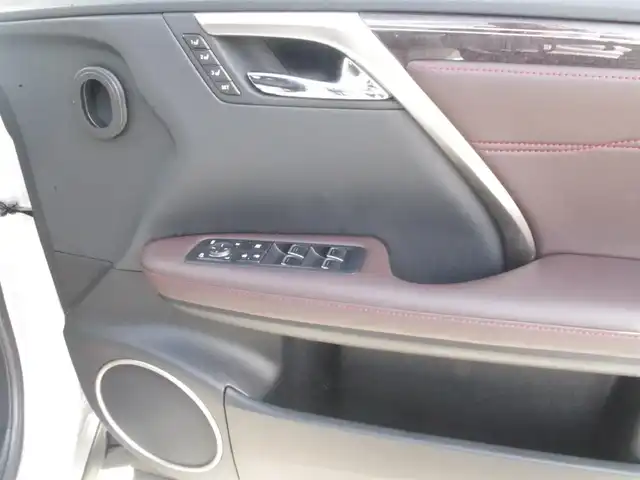 レクサス ＲＸ 450h バージョンL 岩手県 2016(平28)年 4.3万km プラチナムシルバーメタリック 4WD/純正メモリナビ/ (DVD/フルセグTV/Bluetooth/USB/SD)/パノラミックビューモニター/ビルトインETC2.0/前方ドライブレコーダー/レザーシート/前席パワーシート/全席シートヒーター/前席エアシート/パワーバックドア/ステアリングヒーター/LEXUS Safety System+/・レーダークルーズコントロール （全車速追従機能付）/・歩行者検知機能付衝突回避支援型プリクラッシュセーフティ（PCS）/・レーンディパーチャーアラート（LDA）/・レーントレーシングアシスト/・オートマチックハイビーム（AHB）/・アダプティブハイビームシステム（AHS）/・先行車発進告知/ブラインドスポットモニター/ヘッドアップディスプレイ/横滑り防止機能/100V電源/スマートキー/純正20インチアルミホイール/純正LEDヘッドライト/カーテンエアバック/スペアキー１本/保証書/取扱説明書