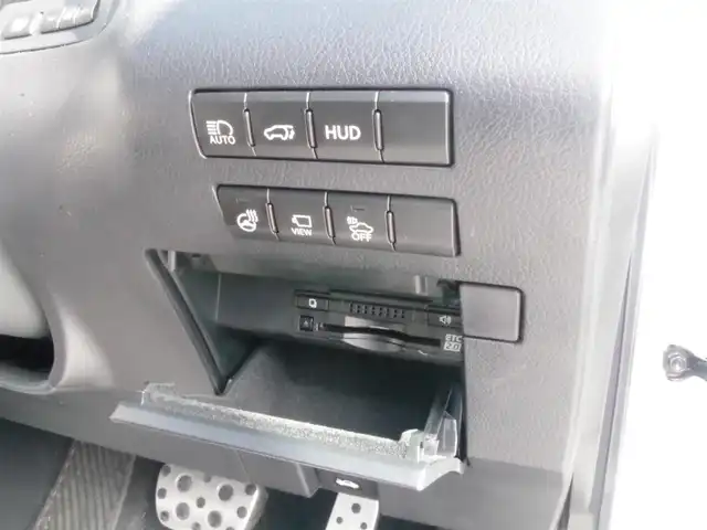 レクサス ＲＸ 450h バージョンL 岩手県 2016(平28)年 4.3万km プラチナムシルバーメタリック 4WD/純正メモリナビ/ (DVD/フルセグTV/Bluetooth/USB/SD)/パノラミックビューモニター/ビルトインETC2.0/前方ドライブレコーダー/レザーシート/前席パワーシート/全席シートヒーター/前席エアシート/パワーバックドア/ステアリングヒーター/LEXUS Safety System+/・レーダークルーズコントロール （全車速追従機能付）/・歩行者検知機能付衝突回避支援型プリクラッシュセーフティ（PCS）/・レーンディパーチャーアラート（LDA）/・レーントレーシングアシスト/・オートマチックハイビーム（AHB）/・アダプティブハイビームシステム（AHS）/・先行車発進告知/ブラインドスポットモニター/ヘッドアップディスプレイ/横滑り防止機能/100V電源/スマートキー/純正20インチアルミホイール/純正LEDヘッドライト/カーテンエアバック/スペアキー１本/保証書/取扱説明書