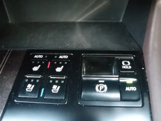 レクサス ＲＸ 450h バージョンL 岩手県 2016(平28)年 4.3万km プラチナムシルバーメタリック 4WD/純正メモリナビ/ (DVD/フルセグTV/Bluetooth/USB/SD)/パノラミックビューモニター/ビルトインETC2.0/前方ドライブレコーダー/レザーシート/前席パワーシート/全席シートヒーター/前席エアシート/パワーバックドア/ステアリングヒーター/LEXUS Safety System+/・レーダークルーズコントロール （全車速追従機能付）/・歩行者検知機能付衝突回避支援型プリクラッシュセーフティ（PCS）/・レーンディパーチャーアラート（LDA）/・レーントレーシングアシスト/・オートマチックハイビーム（AHB）/・アダプティブハイビームシステム（AHS）/・先行車発進告知/ブラインドスポットモニター/ヘッドアップディスプレイ/横滑り防止機能/100V電源/スマートキー/純正20インチアルミホイール/純正LEDヘッドライト/カーテンエアバック/スペアキー１本/保証書/取扱説明書