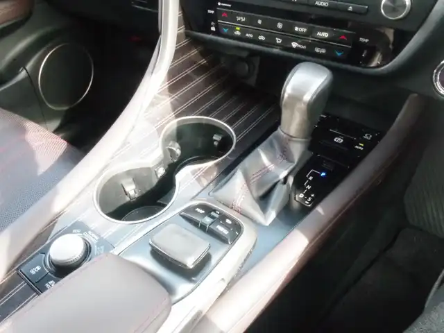 レクサス ＲＸ 450h バージョンL 岩手県 2016(平28)年 4.3万km プラチナムシルバーメタリック 4WD/純正メモリナビ/ (DVD/フルセグTV/Bluetooth/USB/SD)/パノラミックビューモニター/ビルトインETC2.0/前方ドライブレコーダー/レザーシート/前席パワーシート/全席シートヒーター/前席エアシート/パワーバックドア/ステアリングヒーター/LEXUS Safety System+/・レーダークルーズコントロール （全車速追従機能付）/・歩行者検知機能付衝突回避支援型プリクラッシュセーフティ（PCS）/・レーンディパーチャーアラート（LDA）/・レーントレーシングアシスト/・オートマチックハイビーム（AHB）/・アダプティブハイビームシステム（AHS）/・先行車発進告知/ブラインドスポットモニター/ヘッドアップディスプレイ/横滑り防止機能/100V電源/スマートキー/純正20インチアルミホイール/純正LEDヘッドライト/カーテンエアバック/スペアキー１本/保証書/取扱説明書