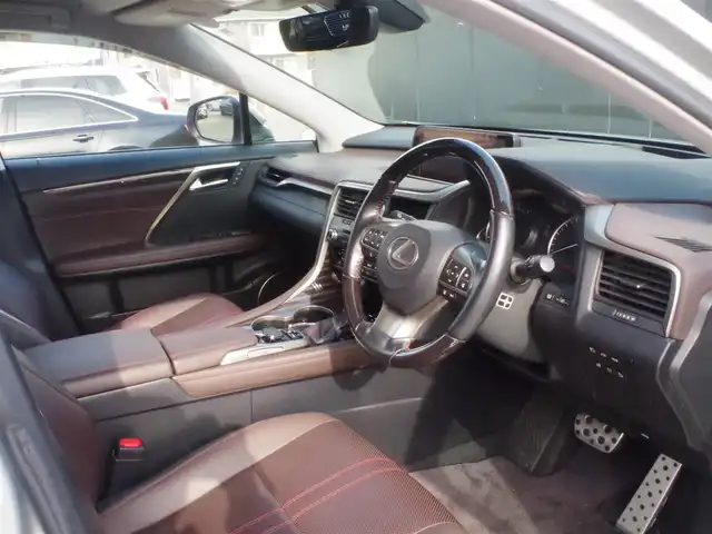 レクサス ＲＸ 450h バージョンL 岩手県 2016(平28)年 4.3万km プラチナムシルバーメタリック 4WD/純正メモリナビ/ (DVD/フルセグTV/Bluetooth/USB/SD)/パノラミックビューモニター/ビルトインETC2.0/前方ドライブレコーダー/レザーシート/前席パワーシート/全席シートヒーター/前席エアシート/パワーバックドア/ステアリングヒーター/LEXUS Safety System+/・レーダークルーズコントロール （全車速追従機能付）/・歩行者検知機能付衝突回避支援型プリクラッシュセーフティ（PCS）/・レーンディパーチャーアラート（LDA）/・レーントレーシングアシスト/・オートマチックハイビーム（AHB）/・アダプティブハイビームシステム（AHS）/・先行車発進告知/ブラインドスポットモニター/ヘッドアップディスプレイ/横滑り防止機能/100V電源/スマートキー/純正20インチアルミホイール/純正LEDヘッドライト/カーテンエアバック/スペアキー１本/保証書/取扱説明書