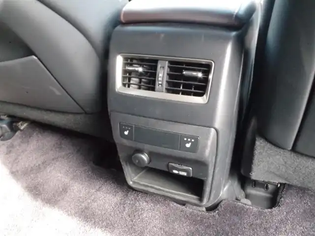 レクサス ＲＸ 450h バージョンL 岩手県 2016(平28)年 4.3万km プラチナムシルバーメタリック 4WD/純正メモリナビ/ (DVD/フルセグTV/Bluetooth/USB/SD)/パノラミックビューモニター/ビルトインETC2.0/前方ドライブレコーダー/レザーシート/前席パワーシート/全席シートヒーター/前席エアシート/パワーバックドア/ステアリングヒーター/LEXUS Safety System+/・レーダークルーズコントロール （全車速追従機能付）/・歩行者検知機能付衝突回避支援型プリクラッシュセーフティ（PCS）/・レーンディパーチャーアラート（LDA）/・レーントレーシングアシスト/・オートマチックハイビーム（AHB）/・アダプティブハイビームシステム（AHS）/・先行車発進告知/ブラインドスポットモニター/ヘッドアップディスプレイ/横滑り防止機能/100V電源/スマートキー/純正20インチアルミホイール/純正LEDヘッドライト/カーテンエアバック/スペアキー１本/保証書/取扱説明書