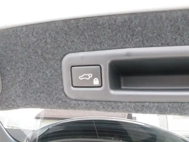 レクサス ＲＸ 450h バージョンL 岩手県 2016(平28)年 4.3万km プラチナムシルバーメタリック 4WD/純正メモリナビ/ (DVD/フルセグTV/Bluetooth/USB/SD)/パノラミックビューモニター/ビルトインETC2.0/前方ドライブレコーダー/レザーシート/前席パワーシート/全席シートヒーター/前席エアシート/パワーバックドア/ステアリングヒーター/LEXUS Safety System+/・レーダークルーズコントロール （全車速追従機能付）/・歩行者検知機能付衝突回避支援型プリクラッシュセーフティ（PCS）/・レーンディパーチャーアラート（LDA）/・レーントレーシングアシスト/・オートマチックハイビーム（AHB）/・アダプティブハイビームシステム（AHS）/・先行車発進告知/ブラインドスポットモニター/ヘッドアップディスプレイ/横滑り防止機能/100V電源/スマートキー/純正20インチアルミホイール/純正LEDヘッドライト/カーテンエアバック/スペアキー１本/保証書/取扱説明書