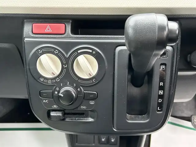 スズキ アルト L 山形県 2016(平28)年 2.9万km シルキーシルバーメタリック 4WD/純正オーディオ/・AM/FM/CD/AUX/衝突被害軽減システム/横滑り防止装置/アイドリングストップ/ダブルエアバック/前席ヒートシーター/ドアバイザー/社外フロアマット/ハロゲンヘッドライト/リモコンキー/冬タイヤ積載