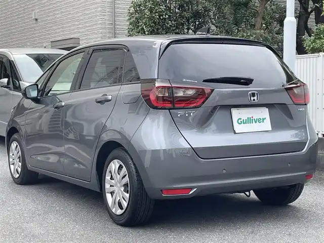 ホンダ フィット e:HEVホーム 埼玉県 2021(令3)年 7万km シャイニンググレーM 登録時69378km/純正９インチナビ（BT/フルセグ）/バックカメラ/衝突軽減ブレーキ/路外逸脱制御機能/踏み間違い衝突軽減システム/レーダークルーズコントロール/パーキングセンサー/前後ドライブレコーダー/プッシュスタート/スマートキー×２/ビルトインETC/ハーフレザーシート/革巻きハンドル/ステアリングリモコン/オートライト/純正LEDヘッドライト/ウインカーミラー/横滑り防止装置/フロアマット/スタットレスタイヤ４本積込/保証書/取扱説明書/ナビ取扱説明書