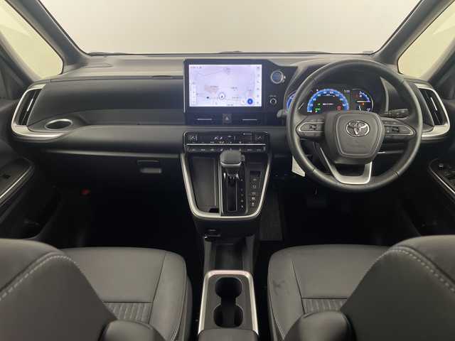 トヨタ ノア ハイブリッド Z 埼玉県 2022(令4)年 1.7万km ホワイトパールクリスタルシャイン 純正ナビ機能付ディスプレイオーディオ/(Bluetooth/HDMI/CD/DVD/USB/AM/FM)/地デジフルセグ/バックカメラ/ETC2.0/アダプティブクルーズコントロール/オートマチックハイビーム/車線逸脱警報/衝突軽減ブレーキ/クリアランスソナー/リヤシートリマインダー/オットマン/前席・2列目シートヒーター/AC100V/電子パーキングシステム/ブレーキホールド/ドライブモードセレクト/プッシュスタート/ステアリングリモコン/ウィンカー・電動格納ミラー/ロールサンシェード/フロントフォグランプ/純正フロアマット/純正ドアバイザー/純正16インチアルミホイール