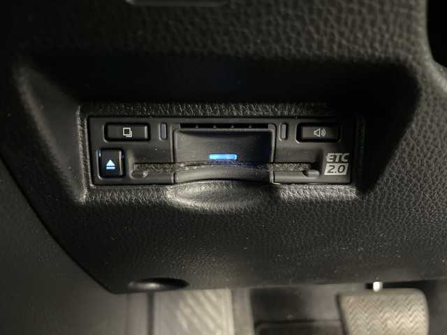 トヨタ ノア ハイブリッド Z 埼玉県 2022(令4)年 1.7万km ホワイトパールクリスタルシャイン 純正ナビ機能付ディスプレイオーディオ/(Bluetooth/HDMI/CD/DVD/USB/AM/FM)/地デジフルセグ/バックカメラ/ETC2.0/アダプティブクルーズコントロール/オートマチックハイビーム/車線逸脱警報/衝突軽減ブレーキ/クリアランスソナー/リヤシートリマインダー/オットマン/前席・2列目シートヒーター/AC100V/電子パーキングシステム/ブレーキホールド/ドライブモードセレクト/プッシュスタート/ステアリングリモコン/ウィンカー・電動格納ミラー/ロールサンシェード/フロントフォグランプ/純正フロアマット/純正ドアバイザー/純正16インチアルミホイール