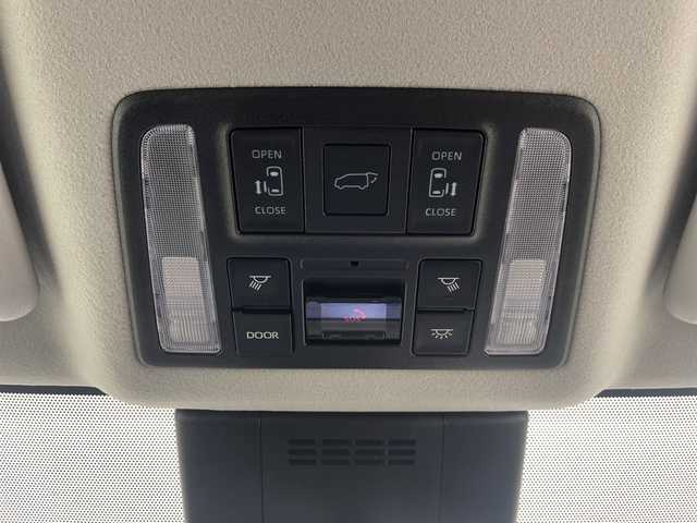 トヨタ ノア ハイブリッド Z 埼玉県 2022(令4)年 1.7万km ホワイトパールクリスタルシャイン 純正ナビ機能付ディスプレイオーディオ/(Bluetooth/HDMI/CD/DVD/USB/AM/FM)/地デジフルセグ/バックカメラ/ETC2.0/アダプティブクルーズコントロール/オートマチックハイビーム/車線逸脱警報/衝突軽減ブレーキ/クリアランスソナー/リヤシートリマインダー/オットマン/前席・2列目シートヒーター/AC100V/電子パーキングシステム/ブレーキホールド/ドライブモードセレクト/プッシュスタート/ステアリングリモコン/ウィンカー・電動格納ミラー/ロールサンシェード/フロントフォグランプ/純正フロアマット/純正ドアバイザー/純正16インチアルミホイール