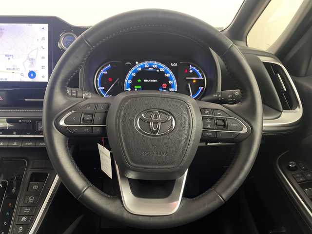 トヨタ ノア ハイブリッド Z 埼玉県 2022(令4)年 1.7万km ホワイトパールクリスタルシャイン 純正ナビ機能付ディスプレイオーディオ/(Bluetooth/HDMI/CD/DVD/USB/AM/FM)/地デジフルセグ/バックカメラ/ETC2.0/アダプティブクルーズコントロール/オートマチックハイビーム/車線逸脱警報/衝突軽減ブレーキ/クリアランスソナー/リヤシートリマインダー/オットマン/前席・2列目シートヒーター/AC100V/電子パーキングシステム/ブレーキホールド/ドライブモードセレクト/プッシュスタート/ステアリングリモコン/ウィンカー・電動格納ミラー/ロールサンシェード/フロントフォグランプ/純正フロアマット/純正ドアバイザー/純正16インチアルミホイール