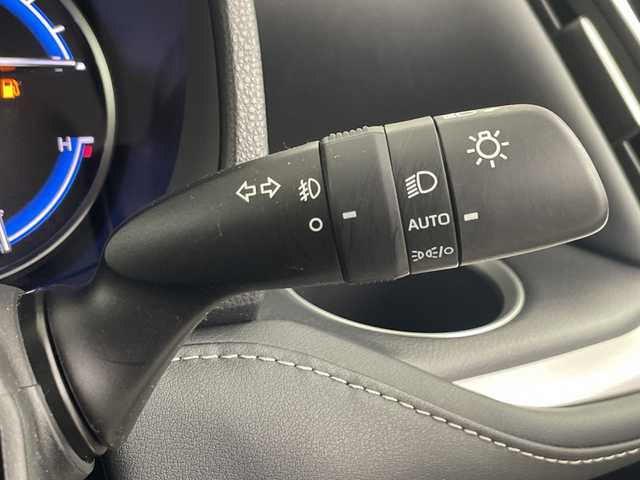 トヨタ ノア ハイブリッド Z 埼玉県 2022(令4)年 1.7万km ホワイトパールクリスタルシャイン 純正ナビ機能付ディスプレイオーディオ/(Bluetooth/HDMI/CD/DVD/USB/AM/FM)/地デジフルセグ/バックカメラ/ETC2.0/アダプティブクルーズコントロール/オートマチックハイビーム/車線逸脱警報/衝突軽減ブレーキ/クリアランスソナー/リヤシートリマインダー/オットマン/前席・2列目シートヒーター/AC100V/電子パーキングシステム/ブレーキホールド/ドライブモードセレクト/プッシュスタート/ステアリングリモコン/ウィンカー・電動格納ミラー/ロールサンシェード/フロントフォグランプ/純正フロアマット/純正ドアバイザー/純正16インチアルミホイール