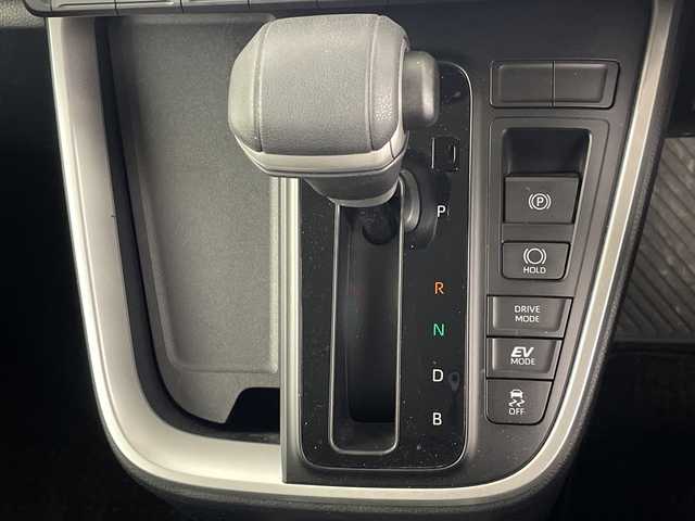 トヨタ ノア ハイブリッド Z 埼玉県 2022(令4)年 1.7万km ホワイトパールクリスタルシャイン 純正ナビ機能付ディスプレイオーディオ/(Bluetooth/HDMI/CD/DVD/USB/AM/FM)/地デジフルセグ/バックカメラ/ETC2.0/アダプティブクルーズコントロール/オートマチックハイビーム/車線逸脱警報/衝突軽減ブレーキ/クリアランスソナー/リヤシートリマインダー/オットマン/前席・2列目シートヒーター/AC100V/電子パーキングシステム/ブレーキホールド/ドライブモードセレクト/プッシュスタート/ステアリングリモコン/ウィンカー・電動格納ミラー/ロールサンシェード/フロントフォグランプ/純正フロアマット/純正ドアバイザー/純正16インチアルミホイール