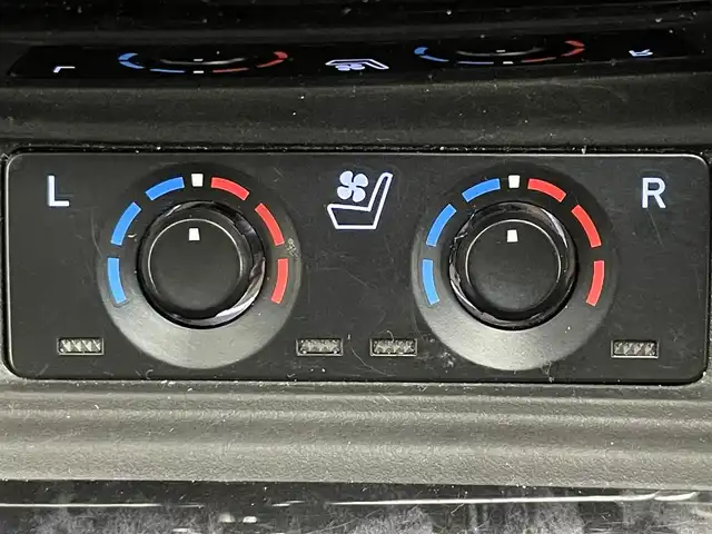 トヨタ ヴェルファイア Z Gエディション 道央・札幌 2018(平30)年 5.7万km ブラック ・ワンオーナー/・４WD/・寒冷地仕様/・純正ナビ(NSZN-Z68T)/　CD/DVD/SD/BT/フルセグ/・バックカメラ/・ETC/・ユピテル製GPSレーダー/・プリクラッシュセーフティ/・レーダークルーズコントロール/・レーンキープアシスト/・オートハイビーム/・クリアランスソナー/・横滑り防止装置/・レザーシート/・パワーシート/・前席シートヒーター/・両側パワースライドドア/・パワーバックドア/・LEDヘッドライト/・フォグライト/・オートライト/・プッシュスタート/・スマートキー/・純正エンジンスターター/・純正フロアマット/・新車保証書/・取扱説明書