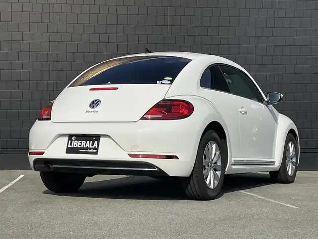 フォルクスワーゲン ザ・ビートル デザイン 三重県 2017(平29)年 5万km ピュアホワイト レザーＰＫＧ　/黒革　/シートヒーター　/純正ナビ　/Ｂｌｕｅｔｏｏｔｈ　/バックカメラ　/ＥＴＣ　/前後ドライブレコーダー　/スマートキー　/プッシュスタート　/ＨＩＤヘッドライト　/オートライト　/純正１６インチアルミ　/ＵＳＢ