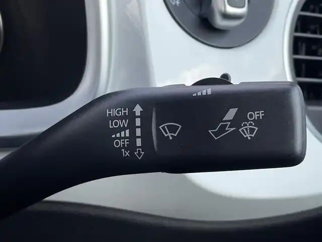 フォルクスワーゲン ザ・ビートル デザイン 三重県 2017(平29)年 5万km ピュアホワイト レザーＰＫＧ　/黒革　/シートヒーター　/純正ナビ　/Ｂｌｕｅｔｏｏｔｈ　/バックカメラ　/ＥＴＣ　/前後ドライブレコーダー　/スマートキー　/プッシュスタート　/ＨＩＤヘッドライト　/オートライト　/純正１６インチアルミ　/ＵＳＢ