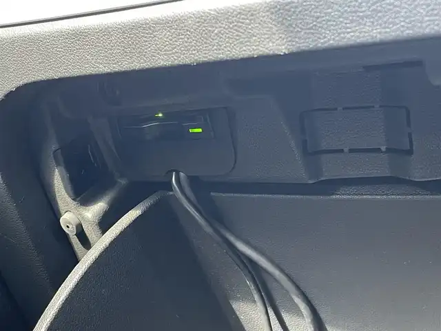 フォルクスワーゲン ザ・ビートル デザイン 三重県 2017(平29)年 5万km ピュアホワイト レザーＰＫＧ　/黒革　/シートヒーター　/純正ナビ　/Ｂｌｕｅｔｏｏｔｈ　/バックカメラ　/ＥＴＣ　/前後ドライブレコーダー　/スマートキー　/プッシュスタート　/ＨＩＤヘッドライト　/オートライト　/純正１６インチアルミ　/ＵＳＢ