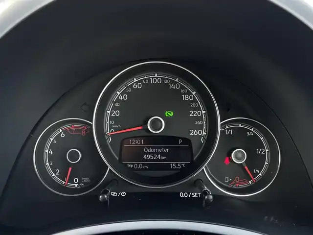 フォルクスワーゲン ザ・ビートル デザイン 三重県 2017(平29)年 5万km ピュアホワイト レザーＰＫＧ　/黒革　/シートヒーター　/純正ナビ　/Ｂｌｕｅｔｏｏｔｈ　/バックカメラ　/ＥＴＣ　/前後ドライブレコーダー　/スマートキー　/プッシュスタート　/ＨＩＤヘッドライト　/オートライト　/純正１６インチアルミ　/ＵＳＢ