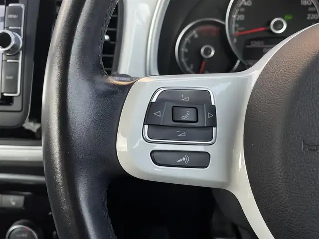 フォルクスワーゲン ザ・ビートル デザイン 三重県 2017(平29)年 5万km ピュアホワイト レザーＰＫＧ　/黒革　/シートヒーター　/純正ナビ　/Ｂｌｕｅｔｏｏｔｈ　/バックカメラ　/ＥＴＣ　/前後ドライブレコーダー　/スマートキー　/プッシュスタート　/ＨＩＤヘッドライト　/オートライト　/純正１６インチアルミ　/ＵＳＢ