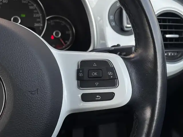 フォルクスワーゲン ザ・ビートル デザイン 三重県 2017(平29)年 5万km ピュアホワイト レザーＰＫＧ　/黒革　/シートヒーター　/純正ナビ　/Ｂｌｕｅｔｏｏｔｈ　/バックカメラ　/ＥＴＣ　/前後ドライブレコーダー　/スマートキー　/プッシュスタート　/ＨＩＤヘッドライト　/オートライト　/純正１６インチアルミ　/ＵＳＢ