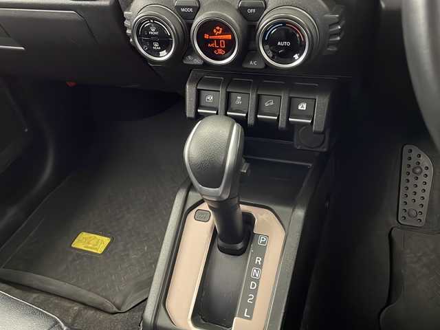 スズキ ジムニー XC 宮崎県 2020(令2)年 3.5万km ブルーイッシュブラックパール3 SUZUKI Safety Support/〇デュアルセンサーブレーキサポート/〇誤発進抑制機能/〇車線逸脱警報機能/〇ふらつき警報機能/〇標識認識機能/〇ハイビームアシスト/〇先行車発進お知らせ機能/純正8インチSDナビ/フルセグTV/CD/DVD/Bluetooth/バックカメラ/クルーズコントロール/レザー調シートカバー/シートヒーター/LEDヘッドライト/純正16インチAW/純正ゴムマット/ビルトインETC